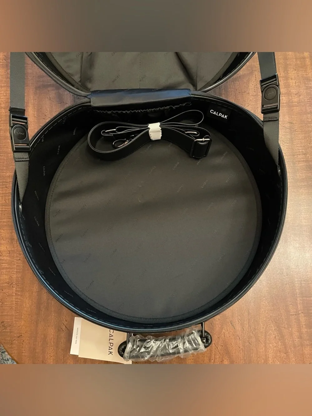 NWT CALPAK Medium Travel Hat Box with Strap - Black Crocodile - Picture 6 of 7